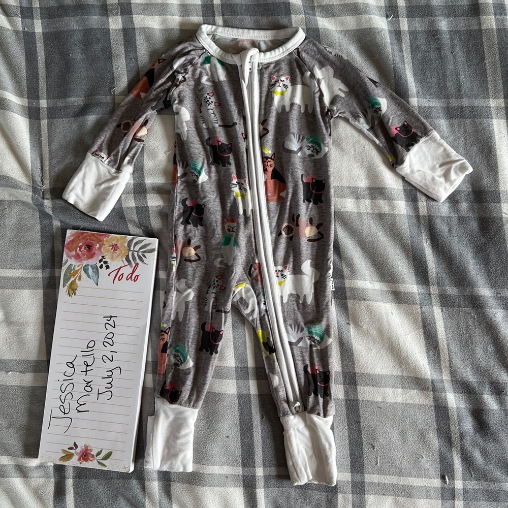 EUC Little Sleepies gray Cozy Cats zippy pajamas